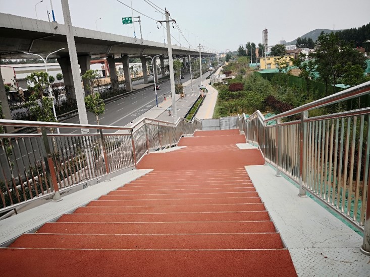 ee82d90e42f344 济南市工业北路快速路建设人行天桥尊龙集团